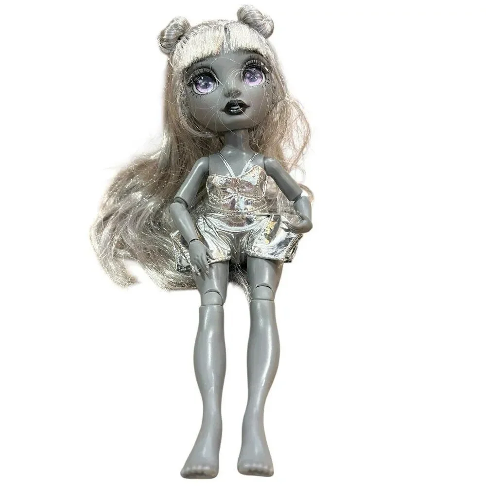 Rainbow High Shadow High Luna Madison Silver Hair Doll Chair Purse Earrings Shoe